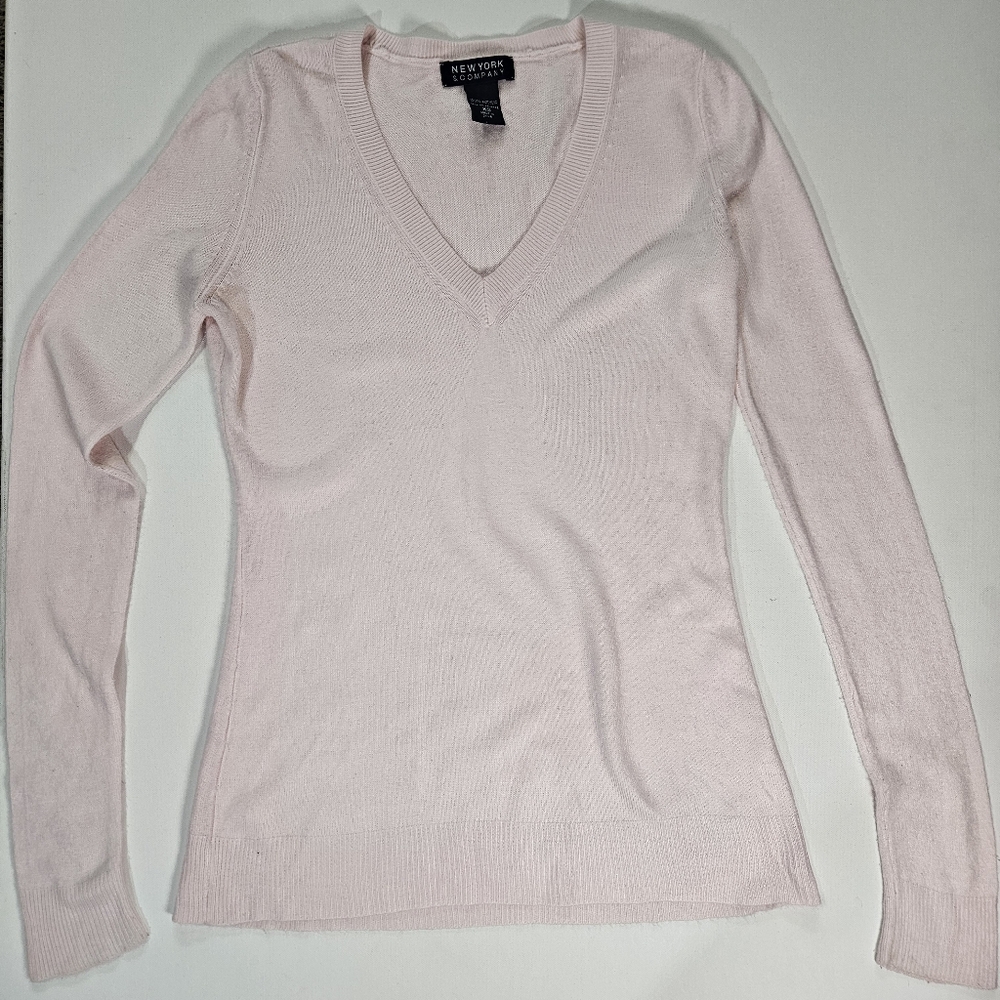 New York & Company Womens Sweater XS Pink V-neck Fuzzy Preppy 90s Style Cozy Top